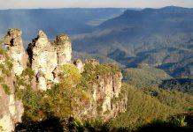 Echo Point. Three Sisters. Blue Mountains - Australia travel - NSW