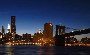 New York skyline - Manhattan - Brooklyn Bridge - Freedom Tower - at night