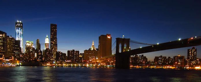 New York skyline - Manhattan - Brooklyn Bridge - Freedom Tower - at night