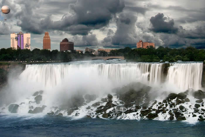 Niagara Falls before a rain storm