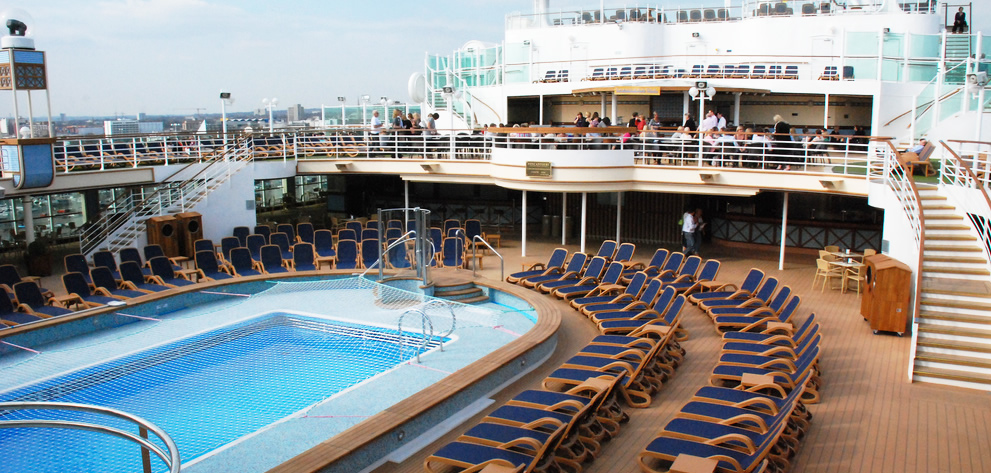 PnO Cruises Azura - cruise ship deck entertainment - pool - relax cafe - Travel from and to Australia - Cruise