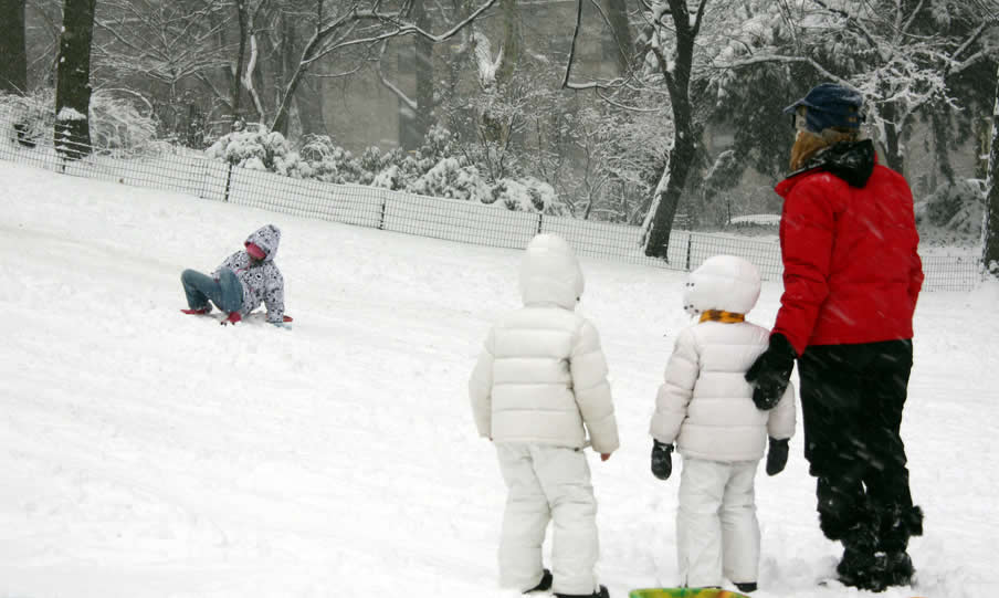 Travel with kids: winter activities in snow