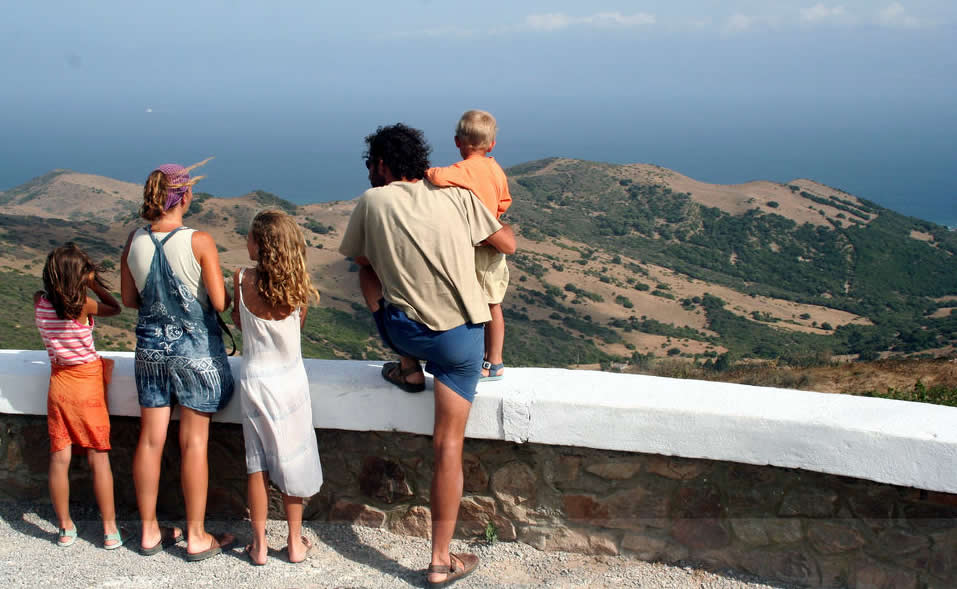 Vacation - Spain - Family at the lookout | Australian Travel & Photography Inspiration - Go For Fun