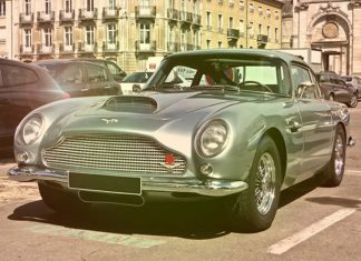 Gold Coast - James Bond style - Aston Martin