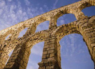 Travel Spain - Roman - Aqueduct in Segovia