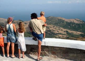 Vacation - Spain - Family at the lookout